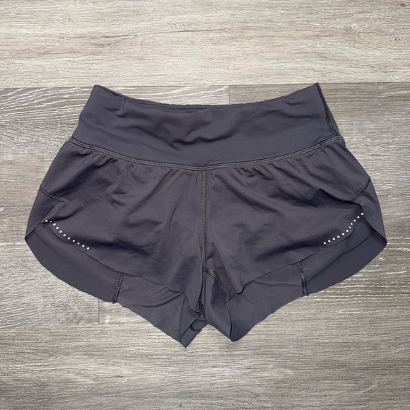Lululemon Chase me shorts side 2 - Picture 1 of 7